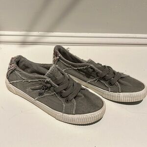Blowfish super foam sneaker